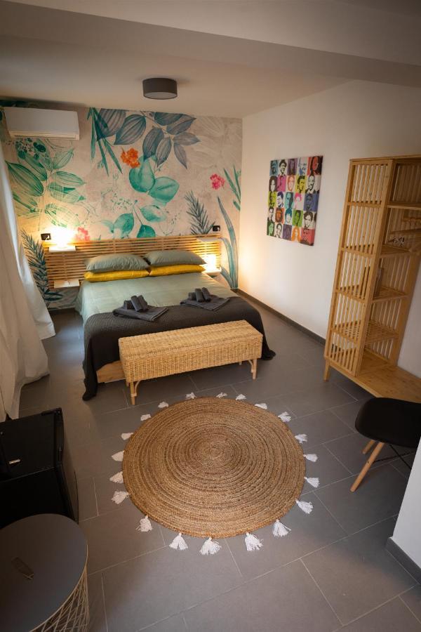 Via Calefati Land Lägenhet Bari Exteriör bild